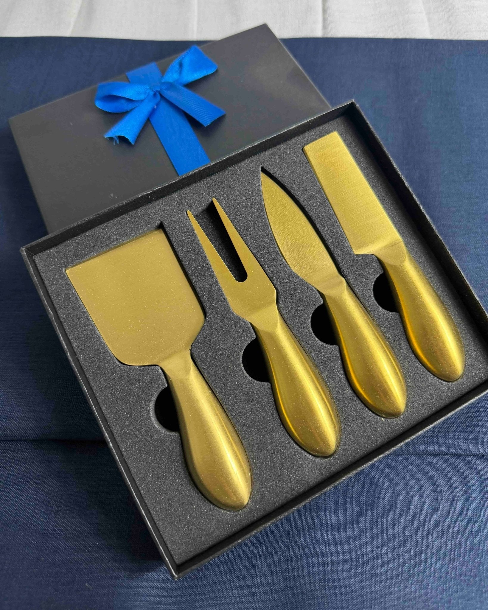 cheese-knife-set-colour-name-2717723.jpg