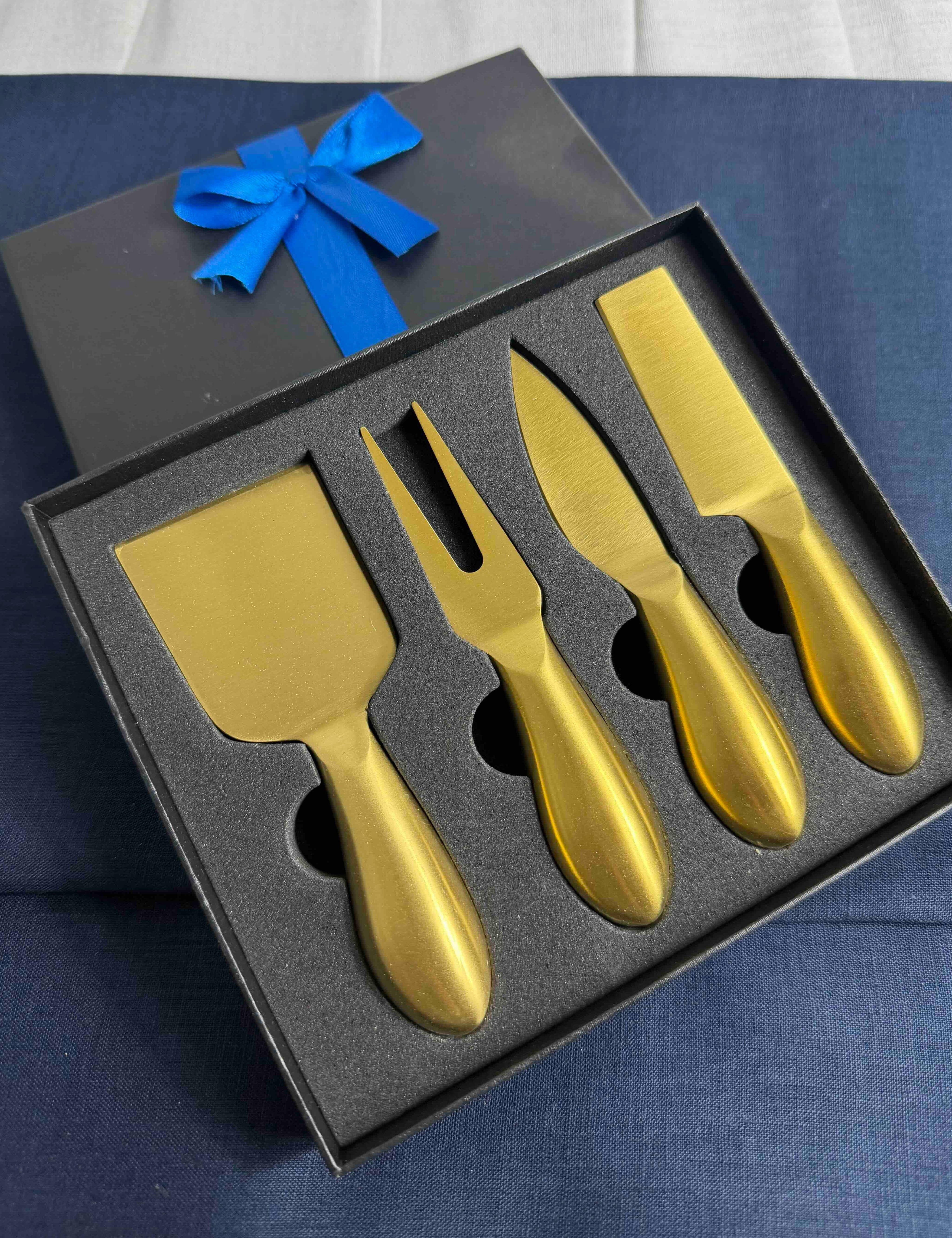 cheese-knives-set-gold.jpg
