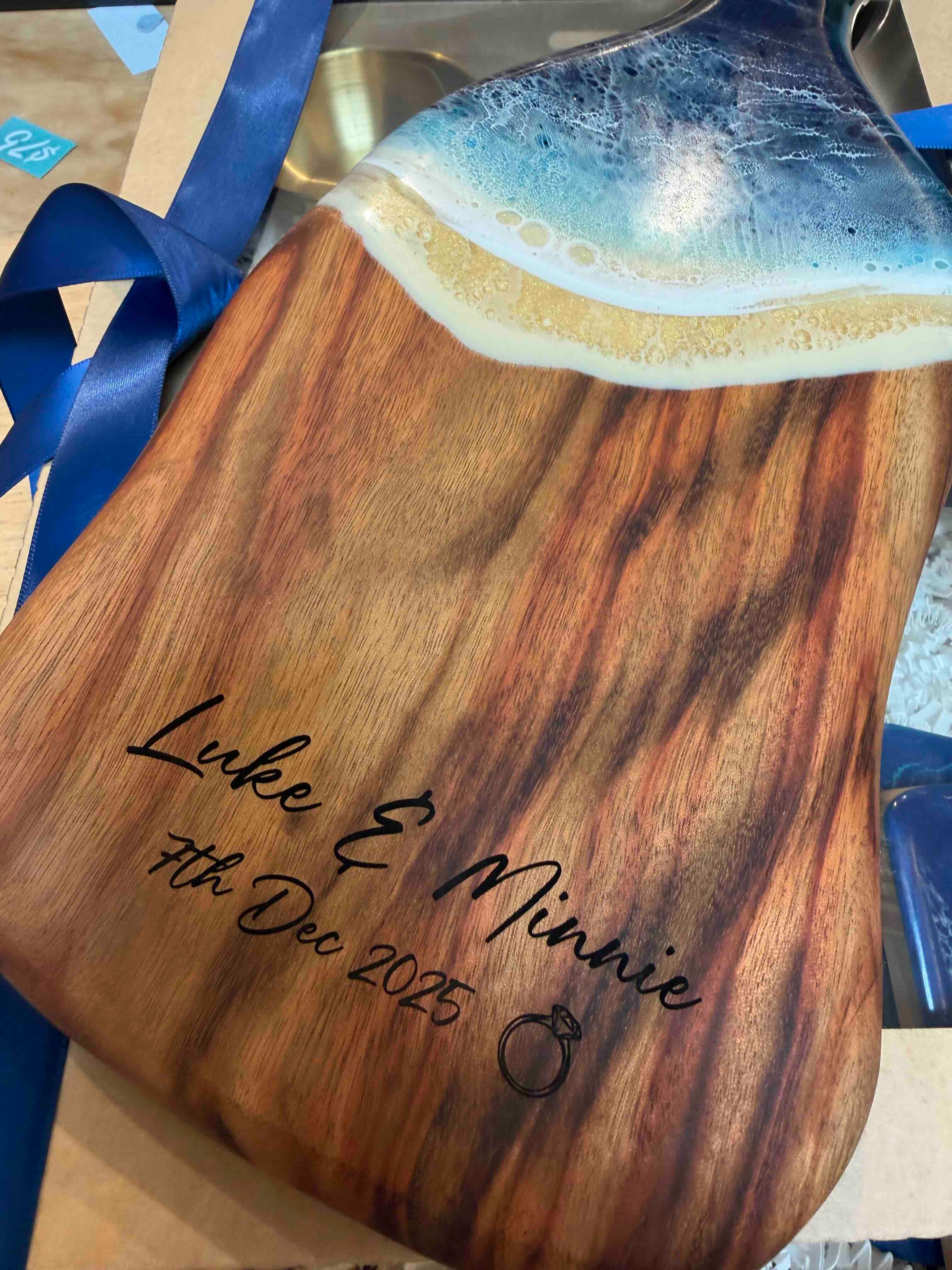 gift-box-beach-small-paddle-cheeseboard-set-free-engraving-personalised.jpg