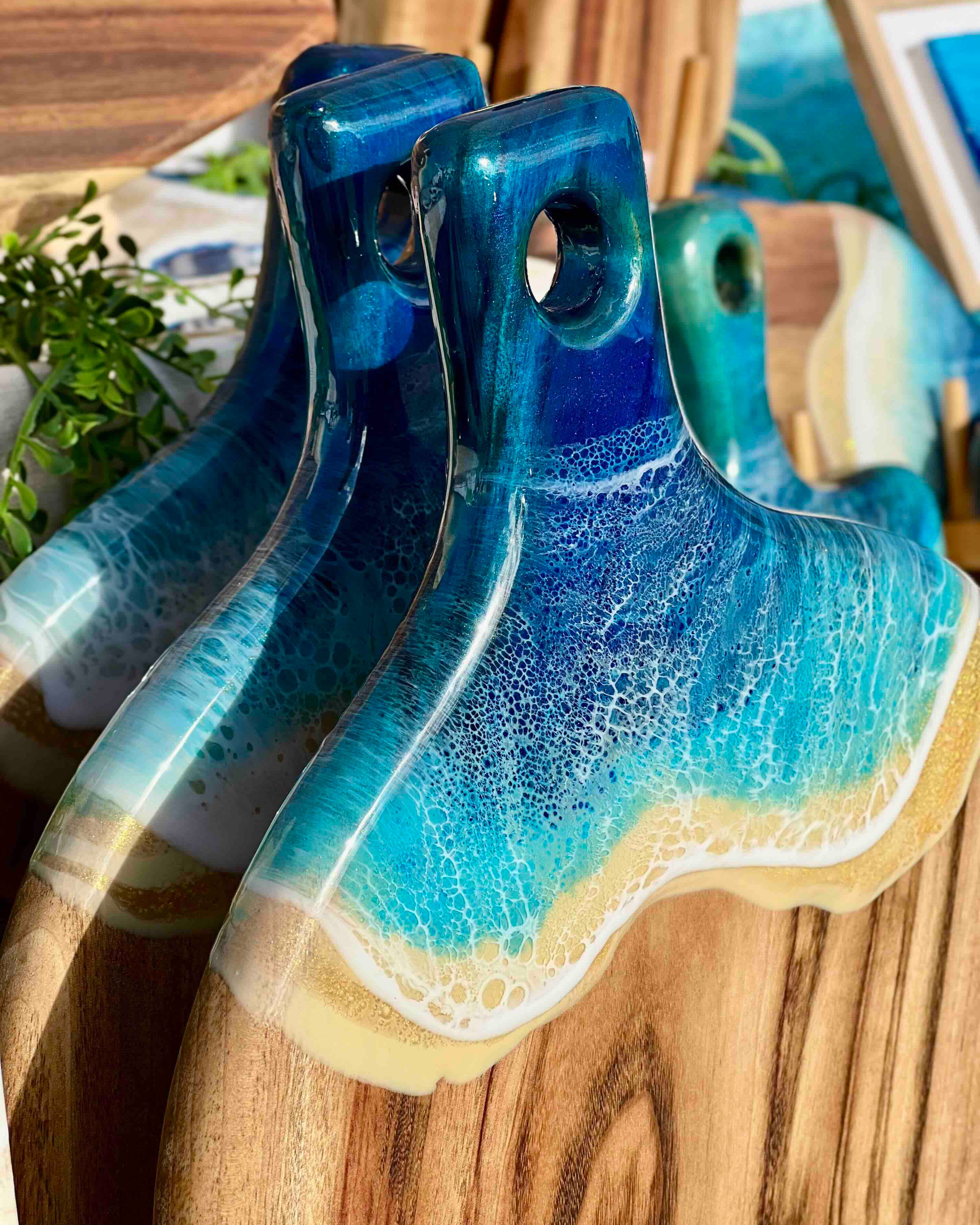 round-paddle-cheeseboard-beach-group-shot-markets-close-up.jpg