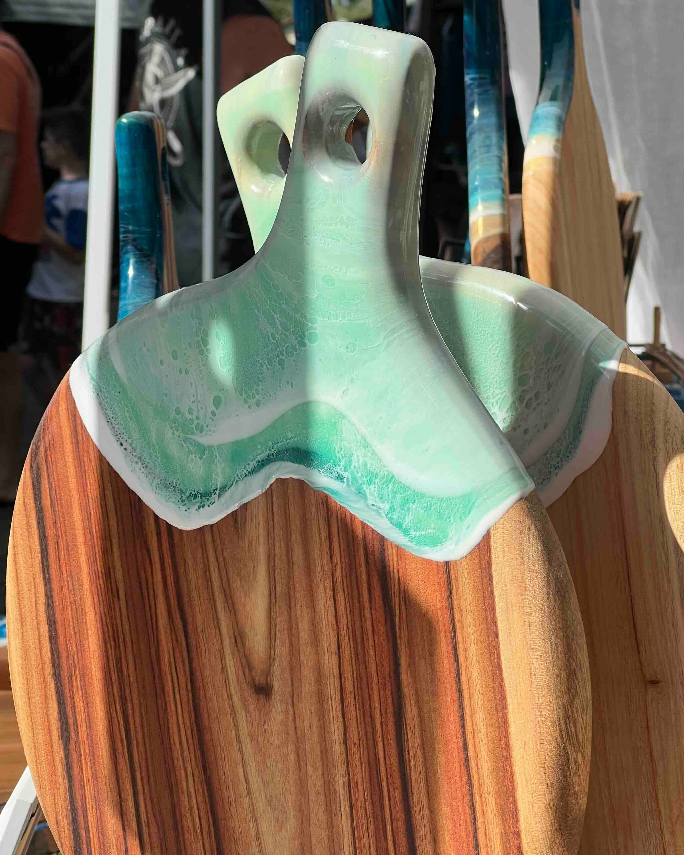 round-paddle-cheeseboard-mint-green-close-up-lighting.jpg